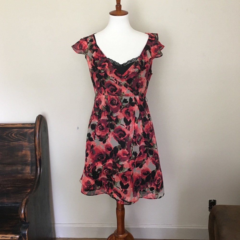 🎉 Elle Floral Faux Wrap Midi Dress